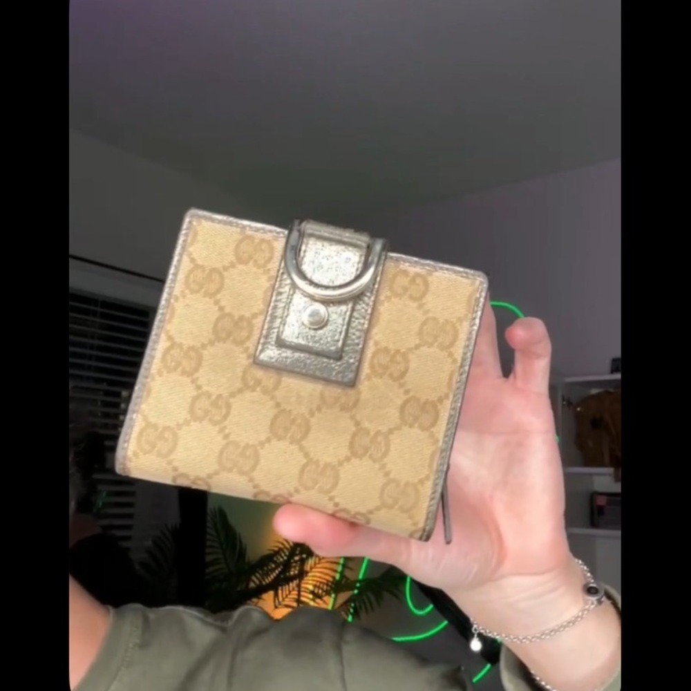 ⭐️ Gucci Brown & Silver GG Canvas Wallet EUC